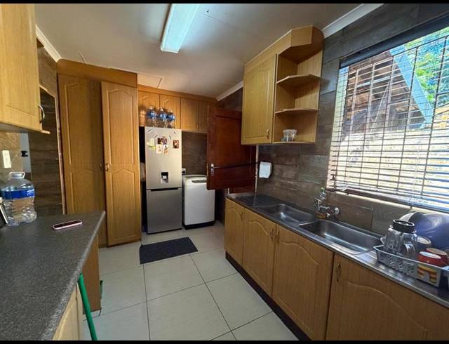 4 BEDROOM HOUSE FOR SALE IN THERESAPARK